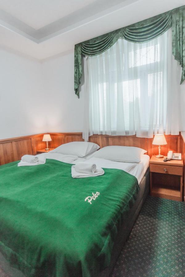Hotel Peko Прага Экстерьер фото