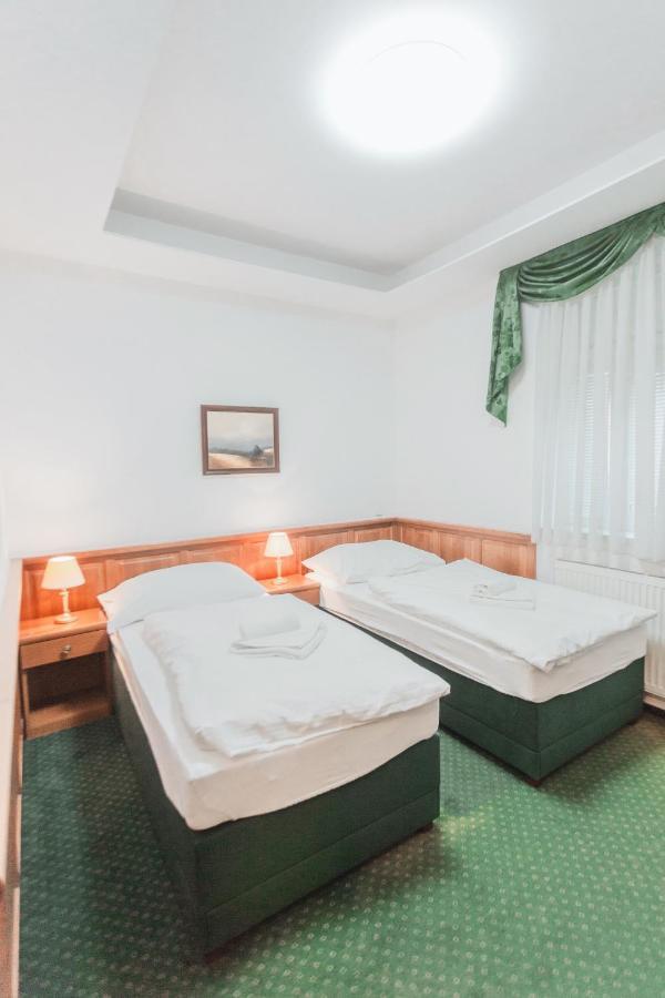 Hotel Peko Прага Экстерьер фото