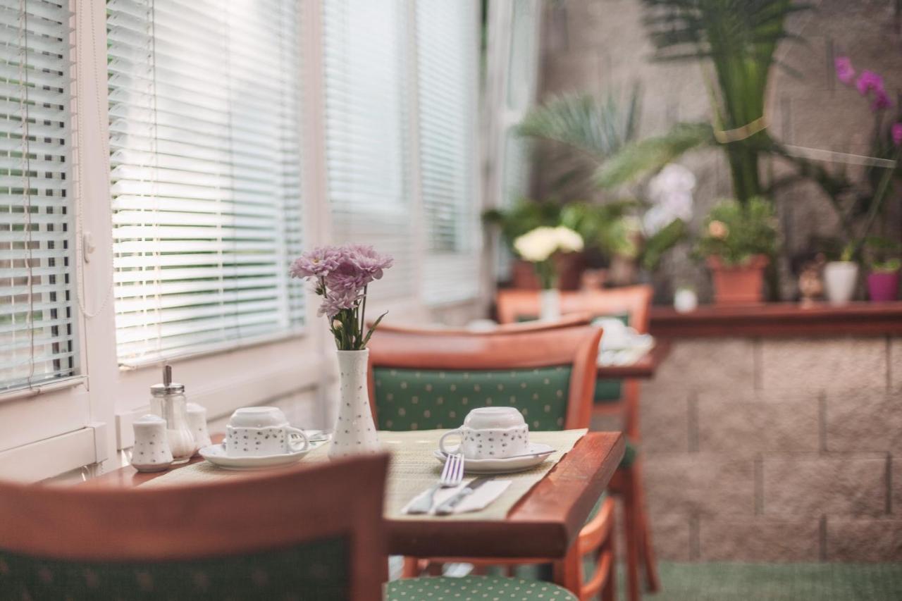 Hotel Peko Прага Экстерьер фото