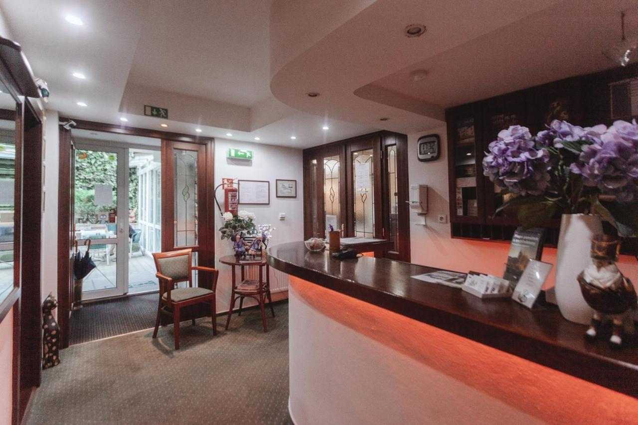 Hotel Peko Прага Экстерьер фото