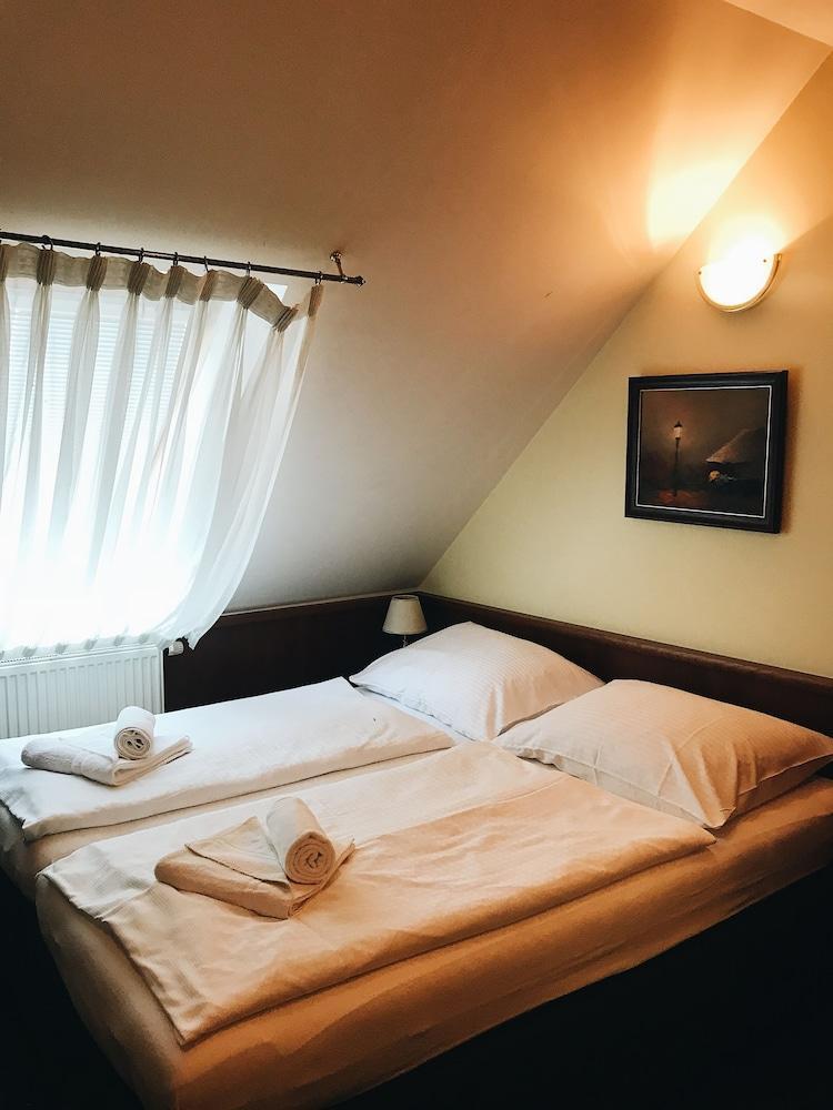 Hotel Peko Прага Экстерьер фото